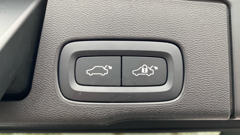 Volvo XC60 2.0 T6 [350] RC PHEV Plus Dark 5dr AWD Geartronic Estate